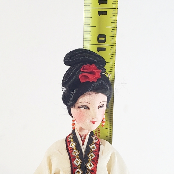 Vintage Japanese Geisha Oriental Doll On Stand Traditional Dress Holding Scroll - Picture 11 of 12